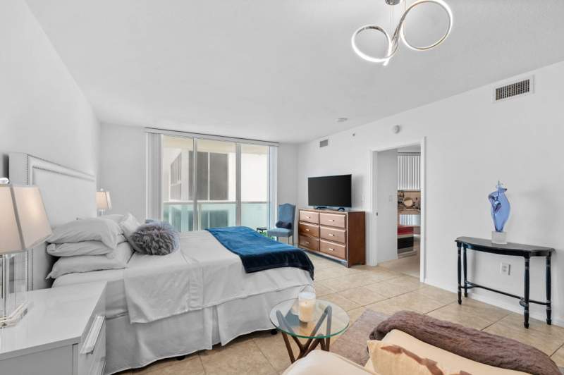 1 bedroom Condominium at 347 N New River Drive #1506, WaterGarden, Fort Lauderdale — photo 3