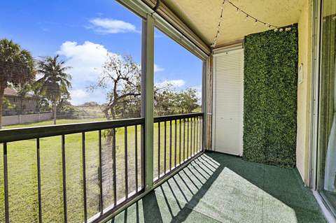 2541 Aragon Boulevard #202, Sunrise FL - photo 7 of 29