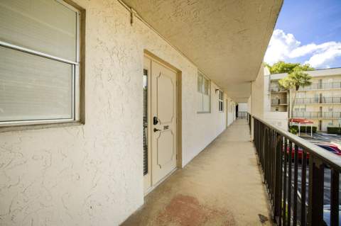 2541 Aragon Boulevard #202, Sunrise FL - photo 24 of 29