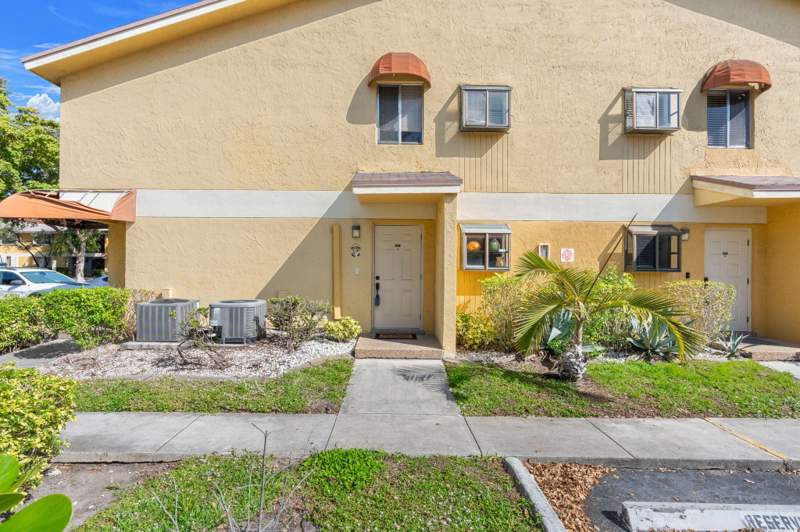 2 bedroom Condominium at 3053 N Oakland Forest Drive #102, Oakland Forest Club Condo, Oakland Park — photo 4