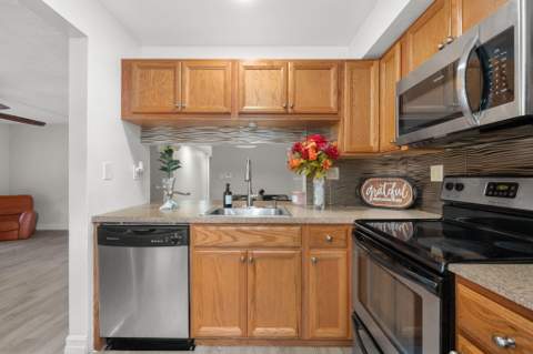 3053 N Oakland Forest Drive #102, Oakland Park FL - photo 8 of 33