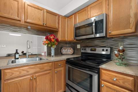 3053 N Oakland Forest Drive #102, Oakland Park FL - photo 9 of 33