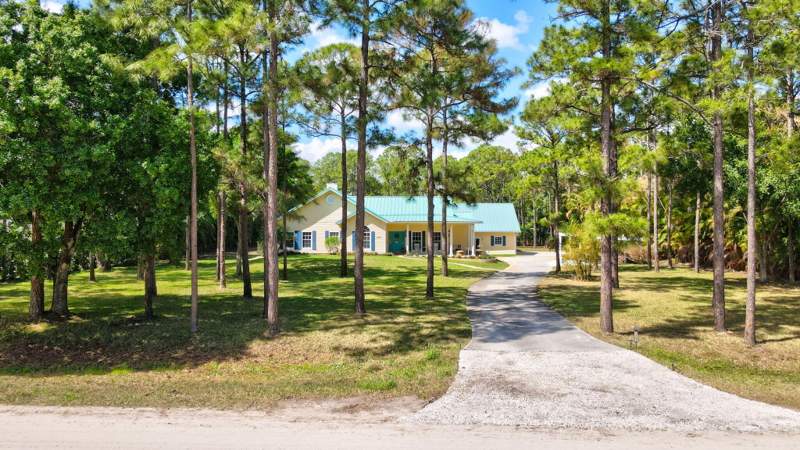 4 bedroom Single Family Residence at 17241 N 123rd Ter Terrace, Jupiter Farms, Jupiter Farms — photo 2