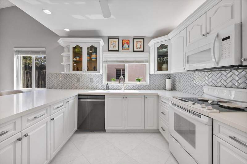3 bedroom Single Family Residence at 15541 Dover Court, Hawkes Bluff, Davie — photo 2