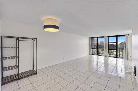 1000 Parkview Drive #507, Hallandale Beach FL - photo 7 of 14