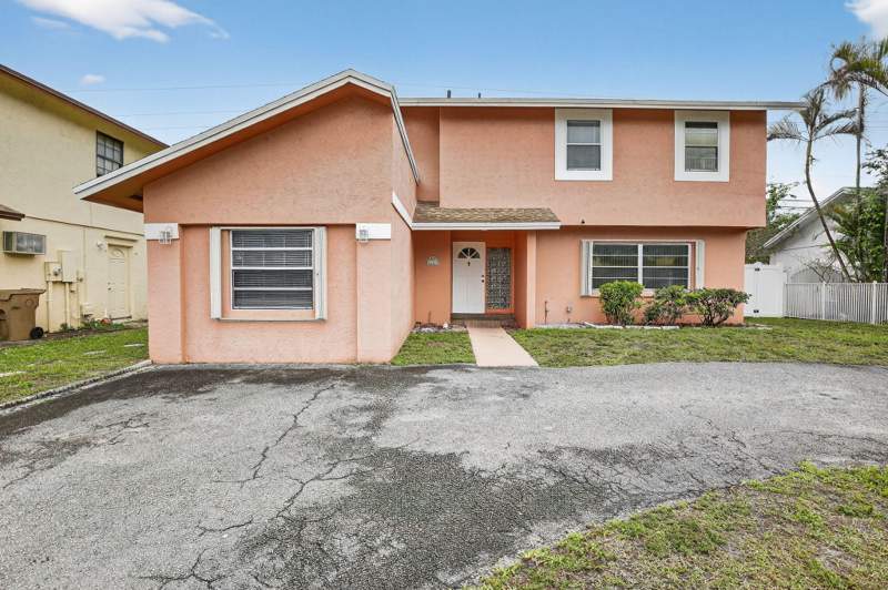 4 bedroom Single Family Residence at 7721 NW 42nd Court, Briar Estates, Hollywood — photo 2