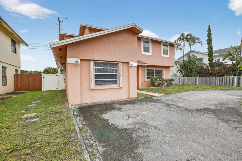 4 bedroom Single Family Residence at 7721 NW 42nd Court, Briar Estates, Hollywood — photo 3