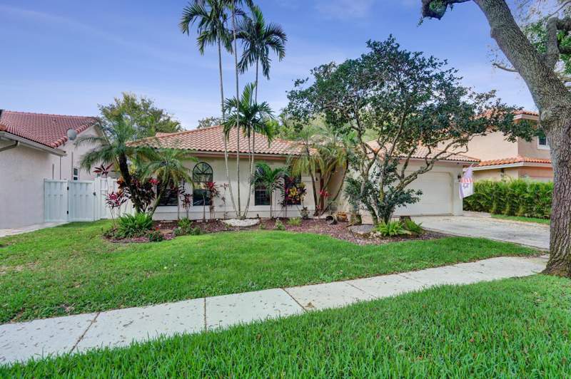 4 bedroom Single Family Residence at 10527 Zurich Street, Embassy Lakes, Cooper City — photo 4