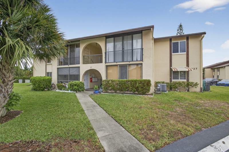2 bedroom Condominium at 327 Pine Ridge Circle #A-1, Pine Ridge III Condo, Greenacres — photo 4