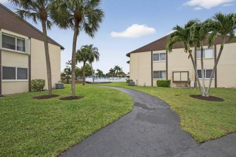 327 Pine Ridge Circle #A-1, Greenacres FL - photo 7 of 45