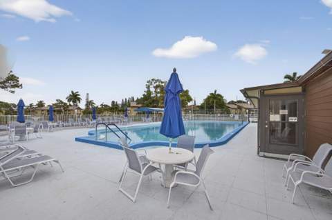 327 Pine Ridge Circle #A-1, Greenacres FL - photo 10 of 45