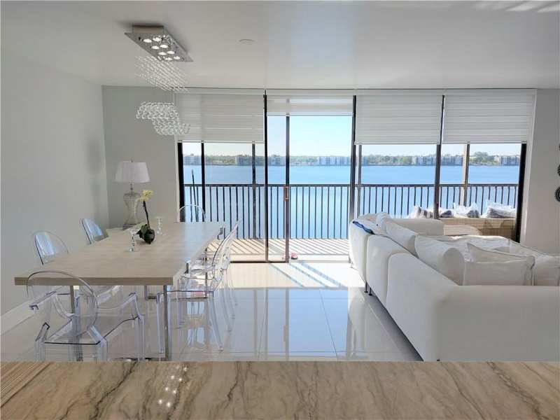 2 bedroom Condominium at 105 Lake Emerald Drive #502, Lake Emerald Condominium No, Oakland Park — photo 1