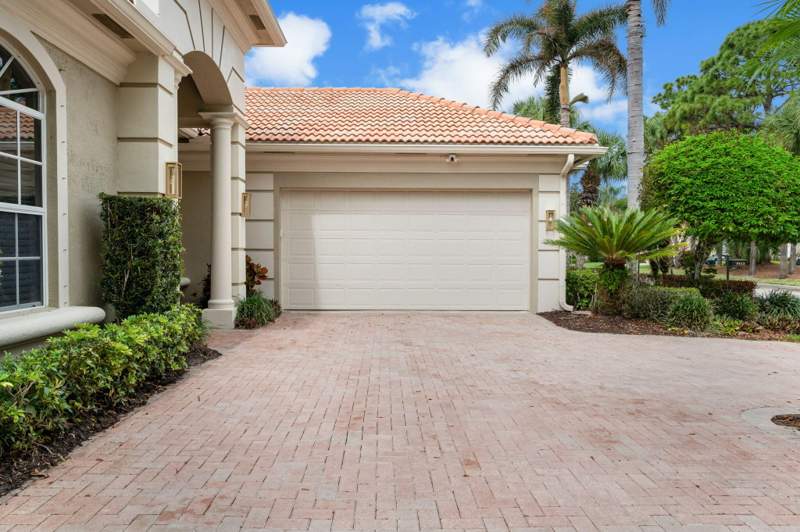 4 bedroom Single Family Residence at 9113 One Putt Place, Kingsmill Lakes At PGA Village , Port St. Lucie — photo 4