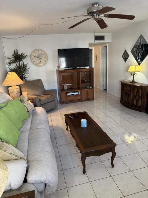 3160 Lake Osborne Drive #112, Lake Worth Beach FL - photo 7 of 29