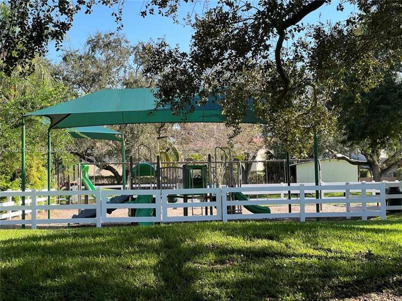 3 bedroom Townhouse at 31 Chestnut Circle, Stonebridge Phase 1, Cooper City — photo 1