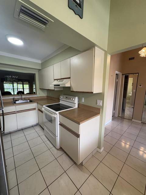 7831 Willow Spring Drive #526, Lake Worth FL - photo 8 of 22