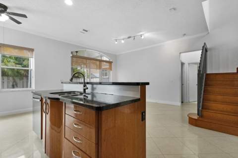 3768 SW 50th Court, Hollywood FL - photo 13 of 42