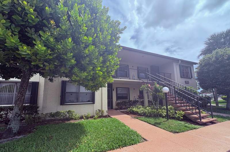 2 bedroom Condominium at 7831 Willow Spring Drive #526, Gardens of Willow Bend II, Lake Worth — photo 2