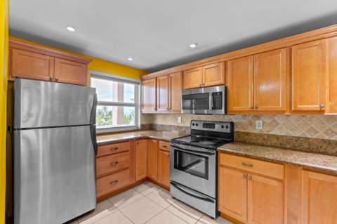 1069 Hillsboro Mile #503, Hillsboro Beach FL - photo 8 of 53