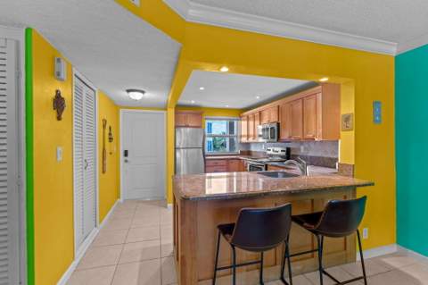 1069 Hillsboro Mile #503, Hillsboro Beach FL - photo 11 of 53