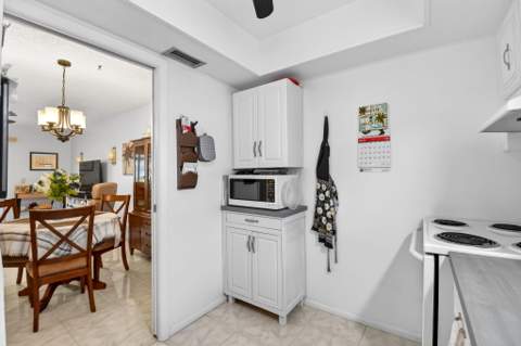 2758 Emory Drive #B, West Palm Beach FL - photo 10 of 62