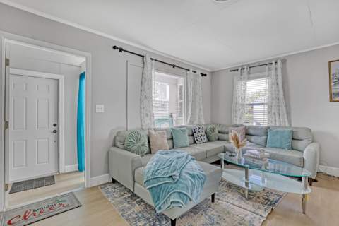 731 50th Street, West Palm Beach FL - photo 8 of 31