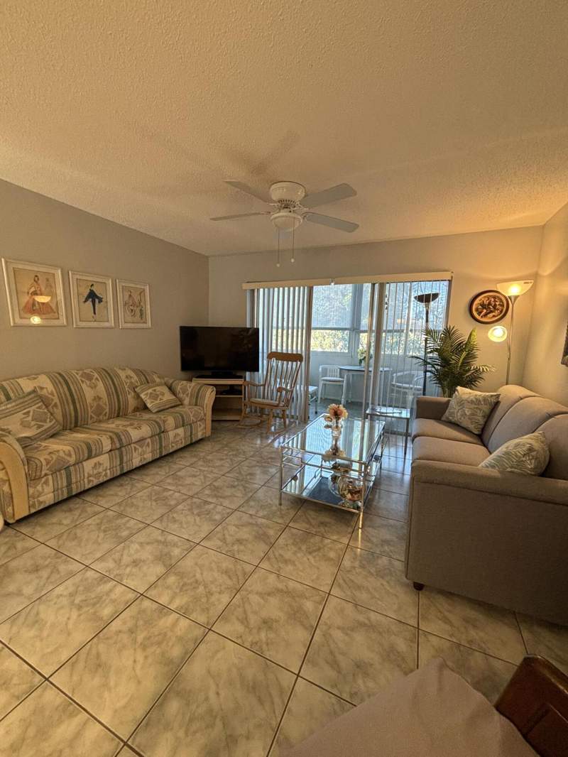 1 bedroom Condominium at 725 Lori Drive #203, Lakeside Village Condo 10, Palm Springs — photo 4