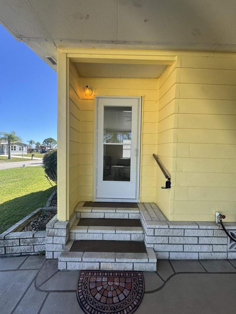 2 bedroom Manufactured Home at 9 San Felipe, Spanish Lakes Country Club Village, Fort Pierce — photo 2
