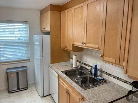 307 Lake Evelyn Drive, West Palm Beach FL - photo 11 of 66