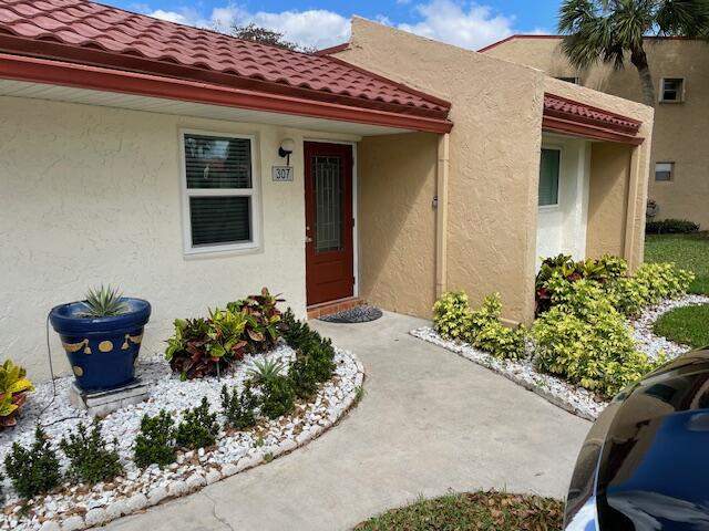 2 bedroom Villa at 307 Lake Evelyn Drive, Golden Lakes Village Condo 1 Thru 13-A, West Palm Beach — photo 3