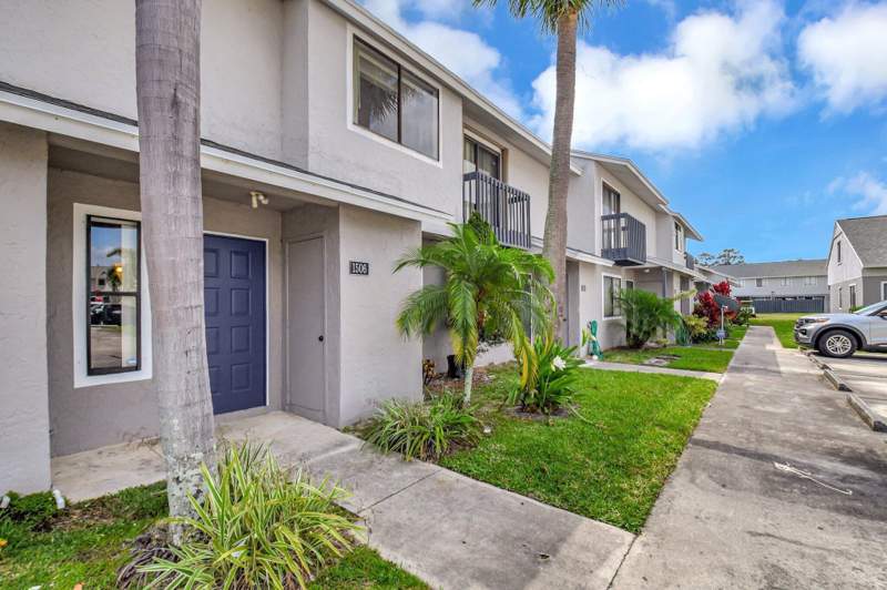 2 bedroom Townhouse at 1506 Wharf Lane, Canalake Replat, Greenacres — photo 3