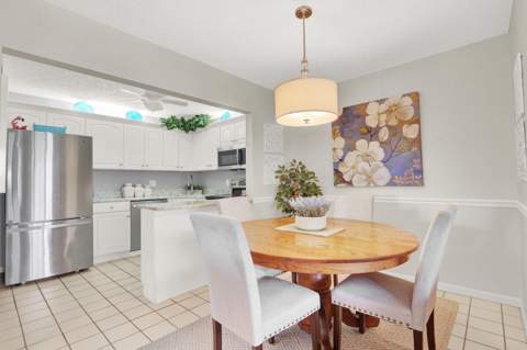 323 Knotty Pine Circle #A2, Greenacres FL - photo 6 of 21