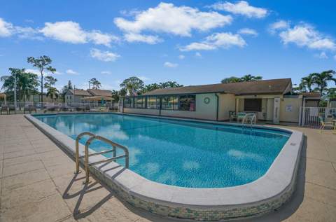 323 Knotty Pine Circle #A2, Greenacres FL - photo 18 of 21