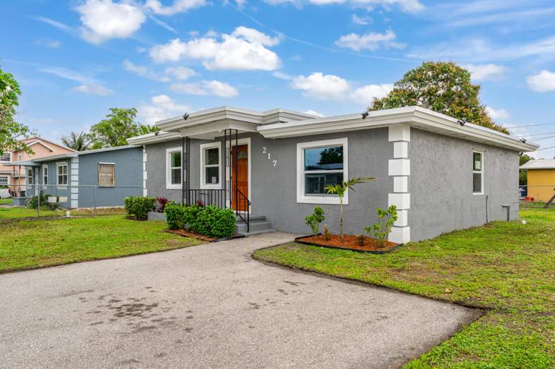 3 bedroom Single Family Residence at 217 NW 14th Street, OAK PARK SUB, Belle Glade — photo 1