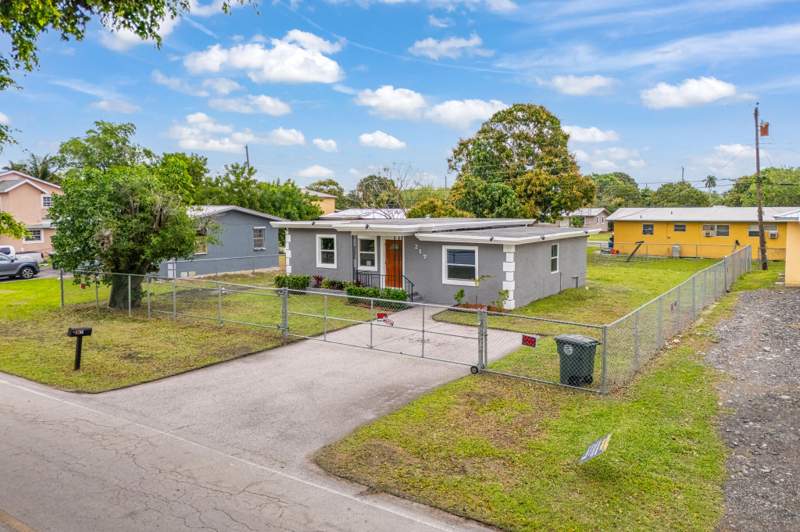 3 bedroom Single Family Residence at 217 NW 14th Street, OAK PARK SUB, Belle Glade — photo 2