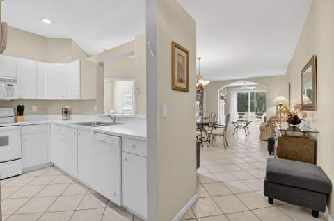 10612 Royal Caribbean Circle, Boynton Beach FL - photo 7 of 63