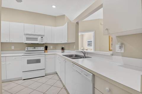 10612 Royal Caribbean Circle, Boynton Beach FL - photo 15 of 63