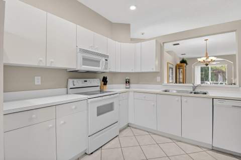 10612 Royal Caribbean Circle, Boynton Beach FL - photo 17 of 63