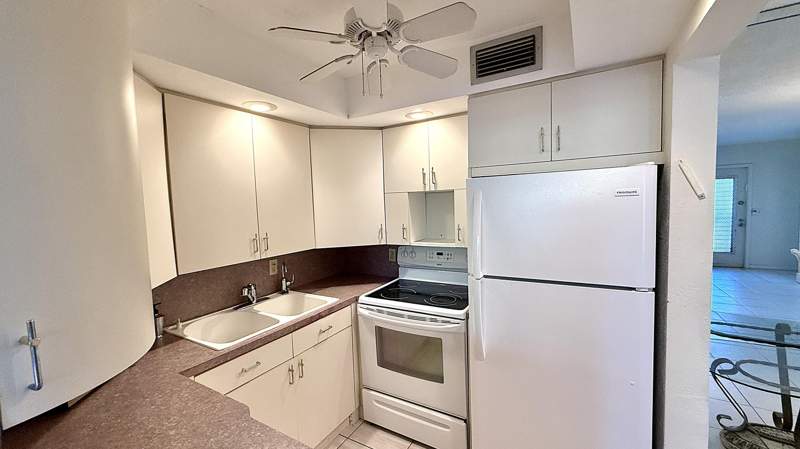 1 bedroom Condominium at 2009 Berkshire A, Berkshire A Condo, Deerfield Beach — photo 3