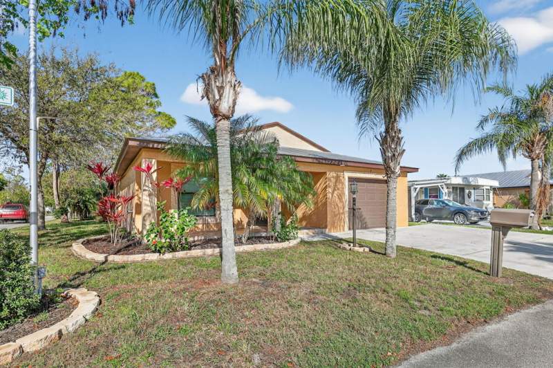2 bedroom Single Family Residence at 1 Cortez Lane, Spanish Lakes One, Port St. Lucie — photo 2