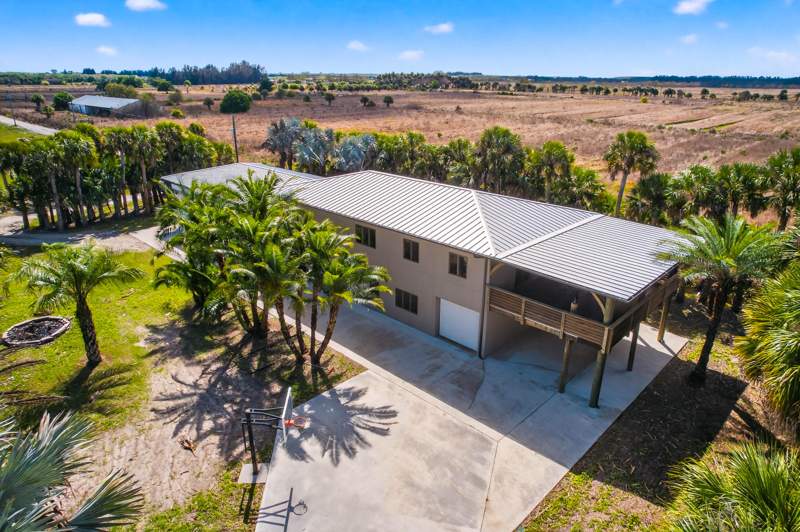 3 bedroom Single Family Residence at 200 S Graves Road, Metes And Bounds, Fort Pierce — photo 2