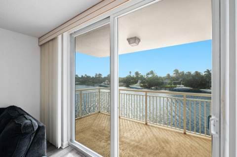 1050 Hillsboro Mile #Unit 203w, Hillsboro Beach FL - photo 9 of 30