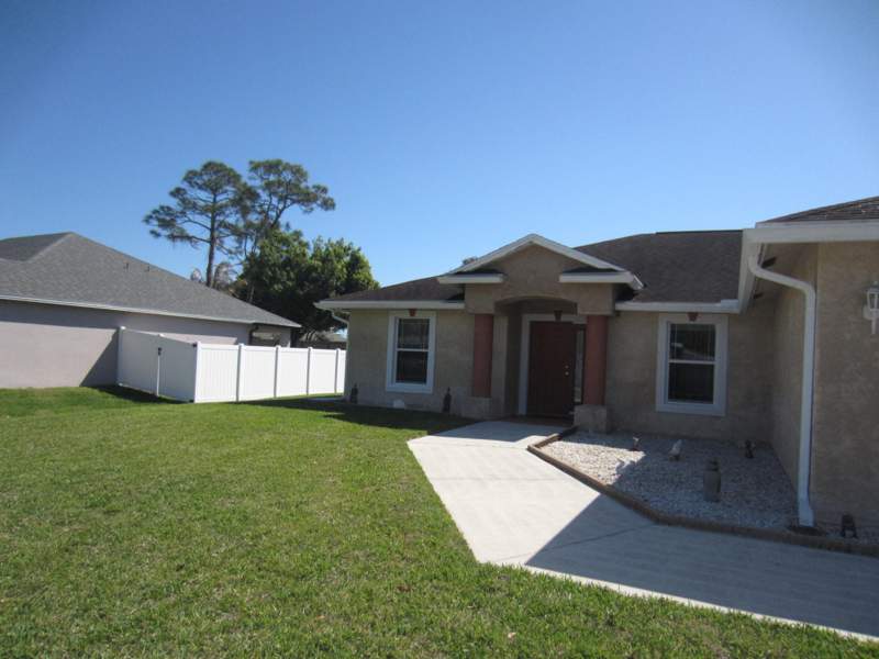 4 bedroom Single Family Residence at 4702 Seagrape Drive, Indian River Estates Unit 7, Fort Pierce — photo 2