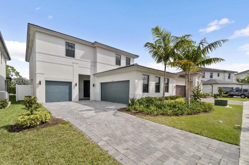 5 bedroom Single Family Residence at 17325 SW 41 Street, Tuscan Isles, Miramar — photo 3