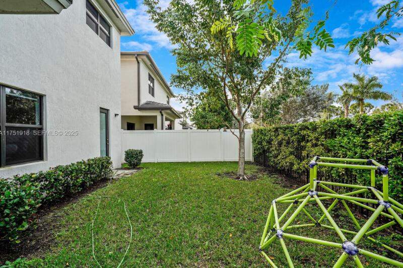 5 bedroom Single Family Residence at 17325 SW 41 Street, Tuscan Isles, Miramar — photo 5