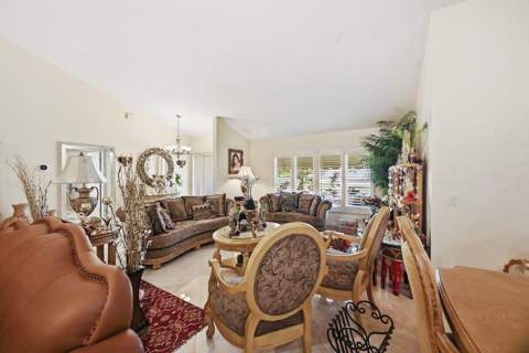 5884 Laurel Green Circle, Boynton Beach FL - photo 9 of 48