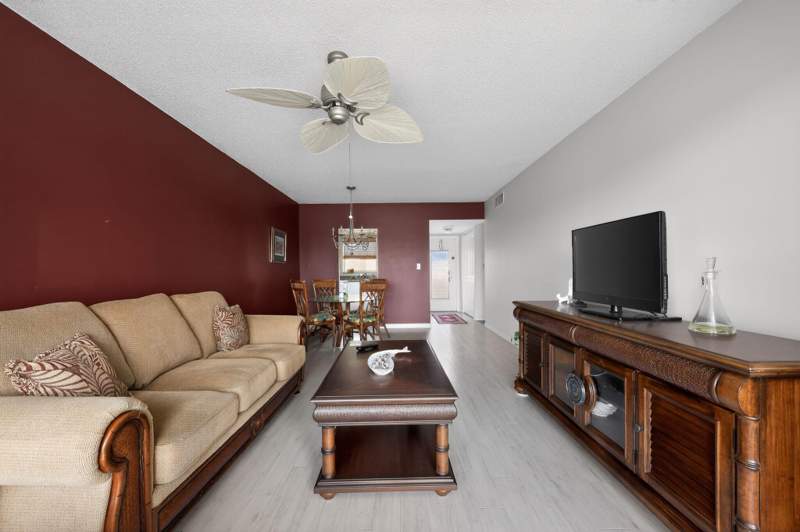 1 bedroom Condominium at 8051 N Sunrise Lakes Drive #307, Sunrise Lakes 31 Condo, Sunrise — photo 4