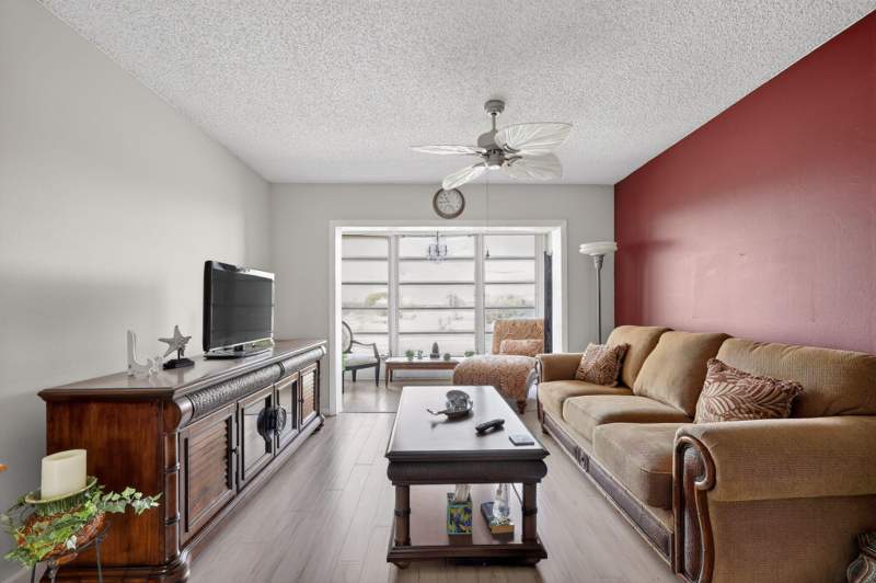 1 bedroom Condominium at 8051 N Sunrise Lakes Drive #307, Sunrise Lakes 31 Condo, Sunrise — photo 2