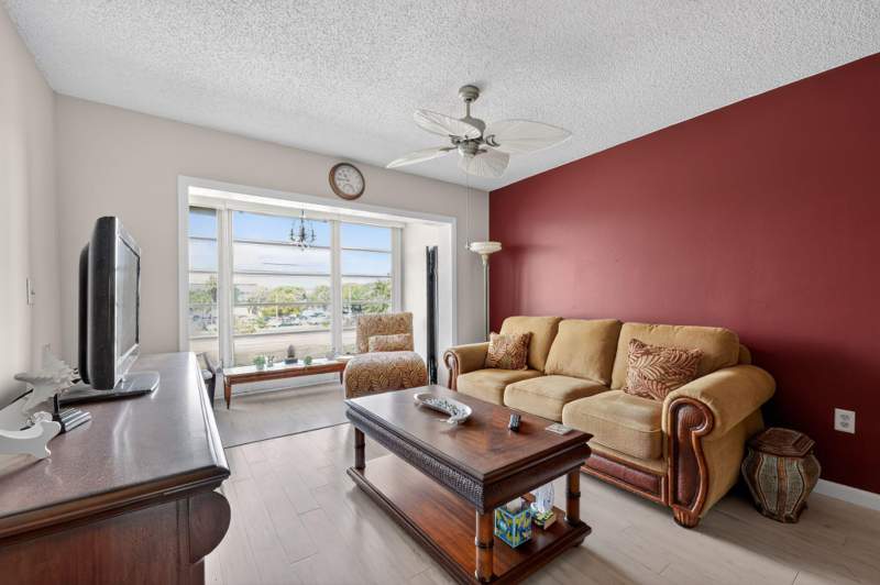 1 bedroom Condominium at 8051 N Sunrise Lakes Drive #307, Sunrise Lakes 31 Condo, Sunrise — photo 5