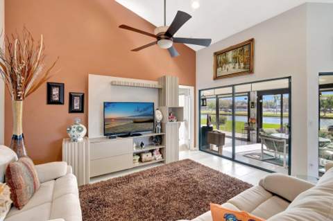 8240 Waterline Drive, Boynton Beach FL - photo 9 of 47